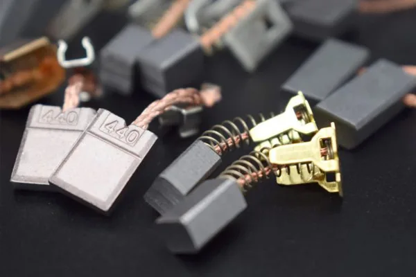 Vấn đề chổi than cần chú ý khi bảo dưỡng động cơ